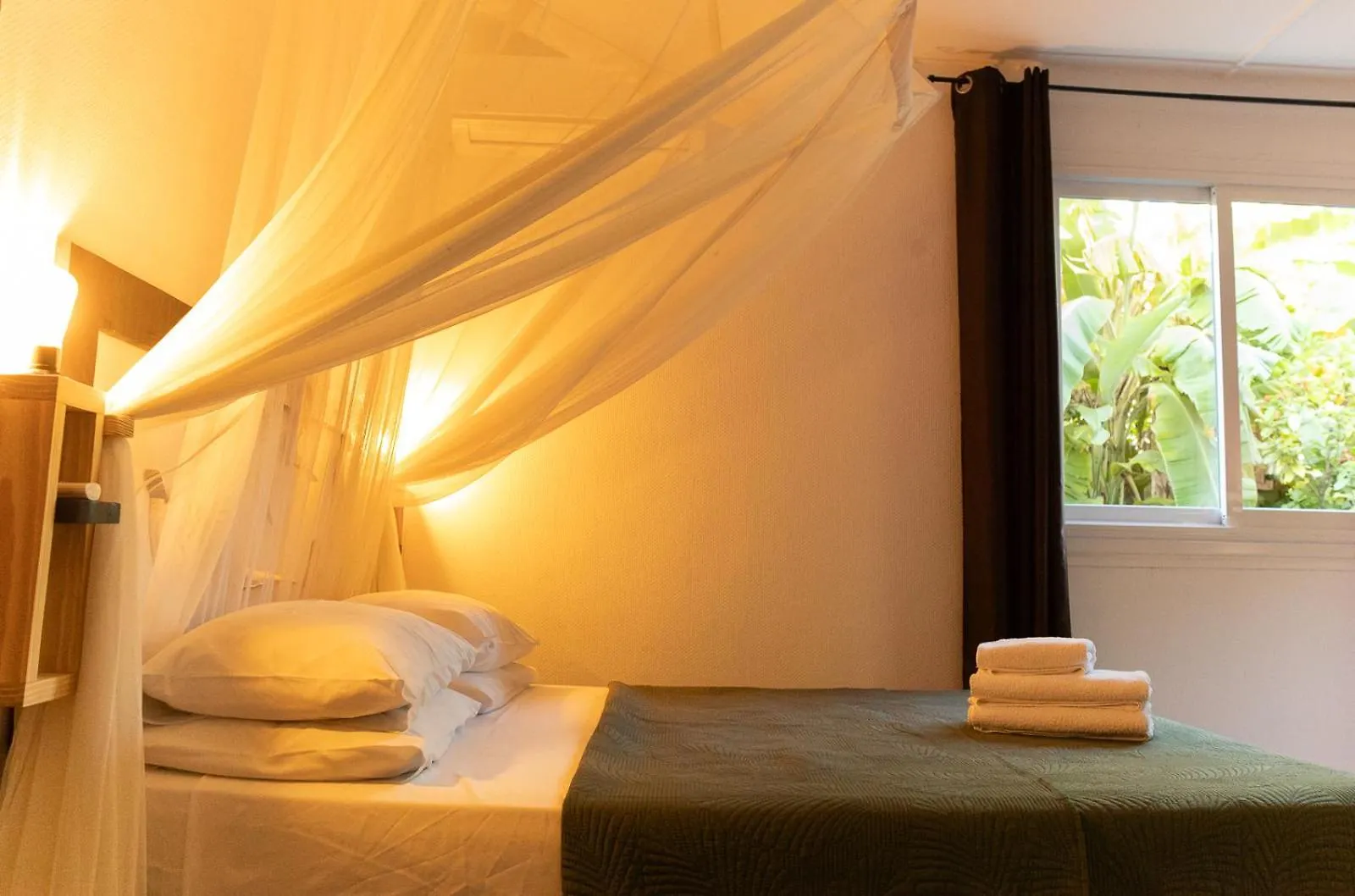 Gites Rose Des Vents Deshaies Bed & Breakfast