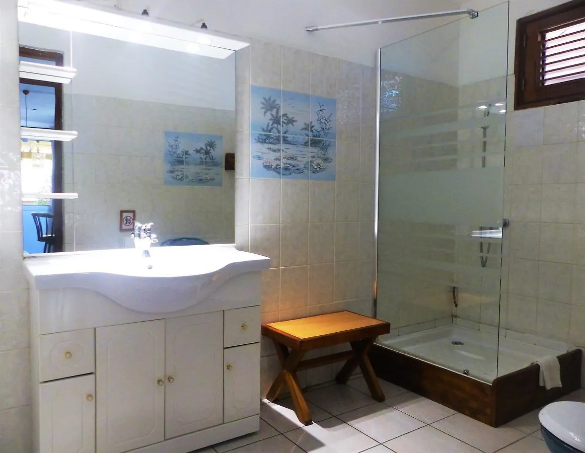 Gites Rose Des Vents Deshaies Bed & Breakfast